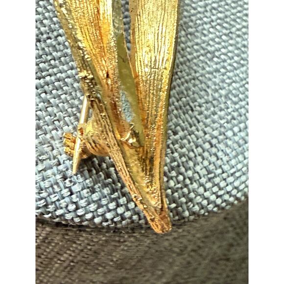 Vintage Brushed Gold Tone Abstract Brooch Textured Art To Wear Career Modernist - Picture 6 of 6